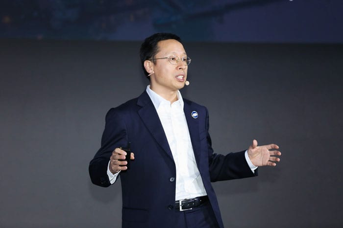 Presentación del OptiXstar S892E y la plataforma de transmisión óptica con OTN por Richard Jin.