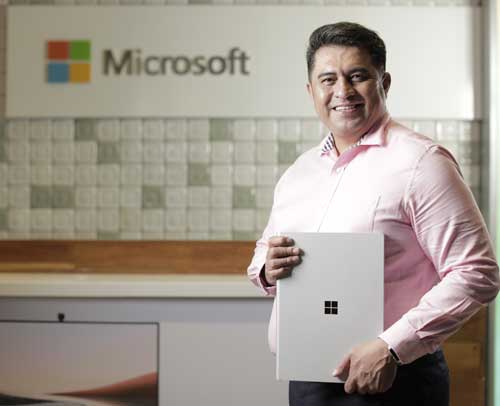 Ulises Cabrera nos platica sobre la Surface Pro 7+