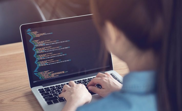 escasez de desarrolladores de software